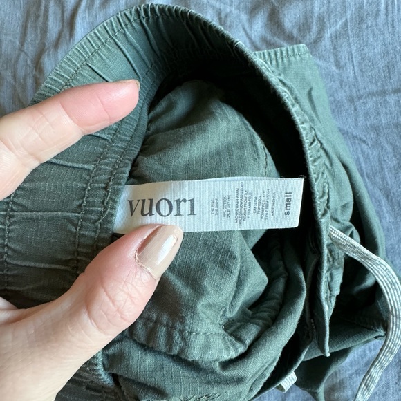 Vuori Womens Green Solid Ripstop 4” Shorts - Picture 3 of 3